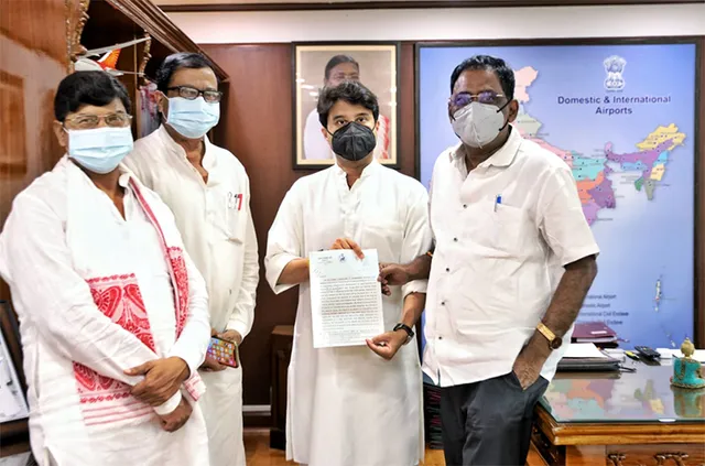 ଝାରସୁଗୁଡ଼ା ବିମାନ ବନ୍ଦର ସମସ୍ୟା ନେଇ କେନ୍ଦ୍ରମନ୍ତ୍ରୀଙ୍କୁ ଭେଟିଲେ ସ୍ବାସ୍ଥ୍ୟମନ୍ତ୍ରୀ ନବ ଦାସ