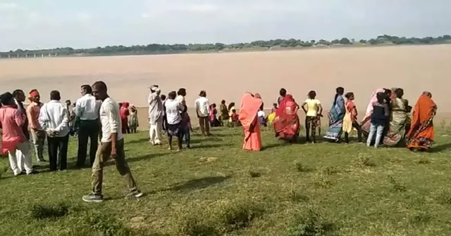 ଯମୁନାରେ ବୁଡିଗଲା ଡଙ୍ଗା : ୪ ଜଣଙ୍କର ମୃତଦେହ ଉଦ୍ଧାର, ମୃତକଙ୍କ ସଂଖ୍ୟା ବଢିବା ଆଶଙ୍କା