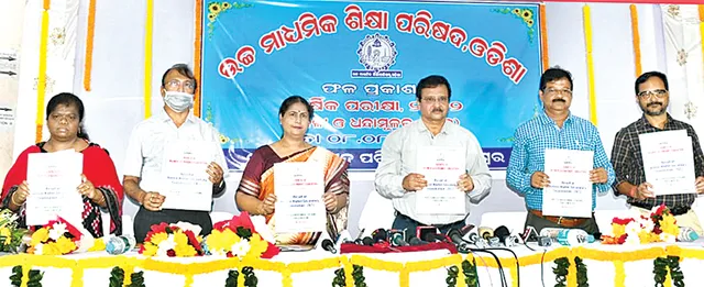 ଯୁକ୍ତ୨ କଳା ଫଳ ପ୍ରକାଶିତ: ଛାତ୍ରୀଙ୍କ ବାଜିମାତ୍‌