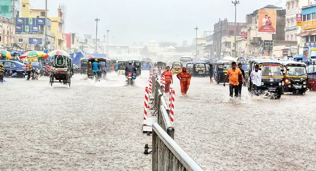 ଲଗାଣ ବର୍ଷାରେ ଉଛୁଳିଲା ବଡ଼ଦାଣ୍ଡ