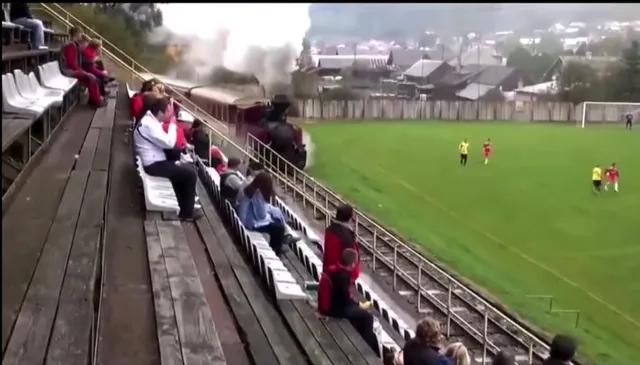 ମ୍ୟାଚ ଚାଲିଥିବାବେଳେ ଷ୍ଟାଡିୟମ ଦେଇ ଯାଏ ଟ୍ରେନ, ଜାଣିଛନ୍ତି କି କେଉଁଠାରେ ଅଛି ଏହି ସ୍ଥାନ