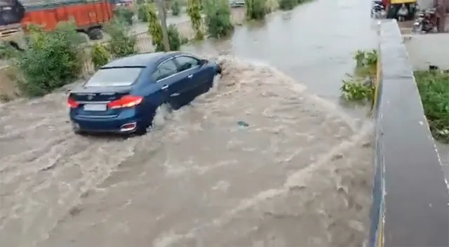 ସମ୍ବଲପୁର ସହର ଦେଇ ଯାଇଥିବା ୫୩ ନମ୍ବର ଜାତୀୟ ରାଜପଥ ପାଲଟିଛି ନଦୀ