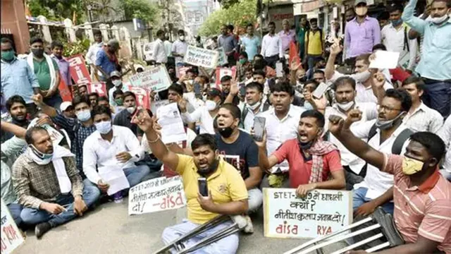 ବିହାରରେ ଶିକ୍ଷକ ନିଯୁକ୍ତିରେ ବିଳମ୍ବ ପାଇଁ ଆନ୍ଦୋଳନ: ଆନ୍ଦୋଳନକାରୀଙ୍କୁ ନିସ୍ତୁକ ମାଡ଼ ମାରି ଘୋଷାଡ଼ିଲେ