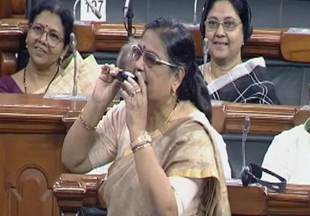 ସଂସଦରେ କାହିଁକି କଞ୍ଚା ବାଇଗଣ ଚୋବାଇଲେ ତୃଣମୂଳ କଂଗ୍ରେସର ସାଂସଦ କାକୋଲି ଘୋଷ ?