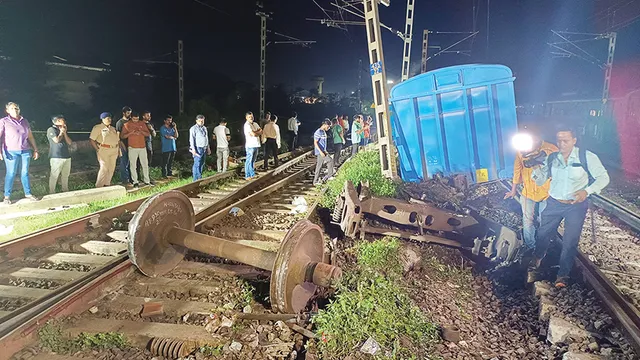 ଭୁବନେଶ୍ବରରେ ମାଲଗାଡ଼ି ଲାଇନ୍‌ଚ୍ୟୁତ, ଅଟକିଲା ୧୬ରୁ ଅଧିକ ଏକ୍ସପ୍ରେସ ଟ୍ରେନ୍‌