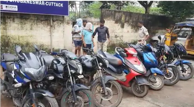 କମିସନରେଟ ପୁଲିସ ହାତରେ ଧରାପଡ଼ିଲା ଲୁଟେରା ଗ୍ୟାଙ୍ଗ୍‌: ୨ ଅଭିଯୁକ୍ତ ଗିରଫ, ୮ଟି‌ ଚୋରା ବାଇକ୍‌ ଜବତ