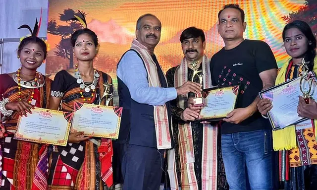 ଜୁହାର ପରିବାର ବାଙ୍ଗାଲୋର ପକ୍ଷରୁ ନୂଆଁଖାଇ ଭେଟ୍‌ଘାଟ୍ 