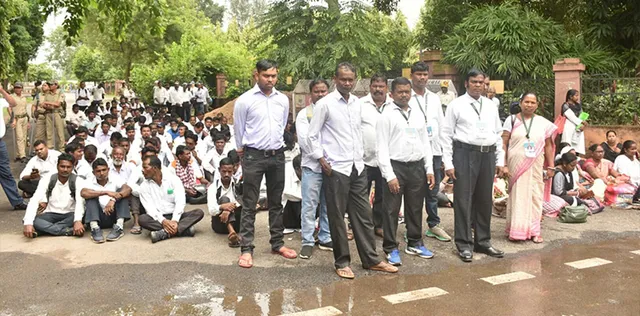 ଏଡିଏମ୍‌ ଅଫିସ୍‌ ଘେରିଲେ ବିସ୍ଥାପିତ