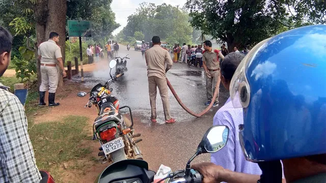 ଜଳିଗଲା ସ୍କୁଟର, ବର୍ତ୍ତିଲେ ଦୁଇ ମହିଳା