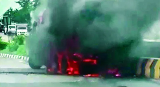 ଜଳିଗଲା ଆଳୁ ବୋଝେଇ ଟ୍ରକ୍