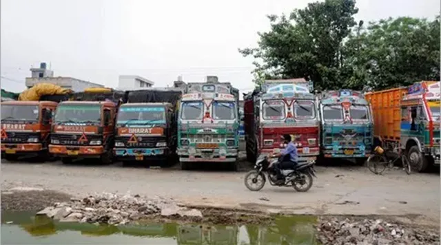 ବୁଡ଼ିଗଲାଣି ଟ୍ରକ ବ୍ୟବସାୟ: ଦୁର୍ଦ୍ଦିନରେ ମାଲିକ