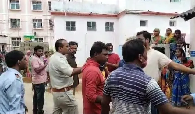 ଡାକ୍ତରଖାନା କର୍ମଚାରୀଙ୍କୁ ସଂପର୍କୀୟଙ୍କ ମାଡ଼, ରୋଗୀ ମୃତ୍ୟୁକୁ ନେଇ ଉତ୍ତେଜନା