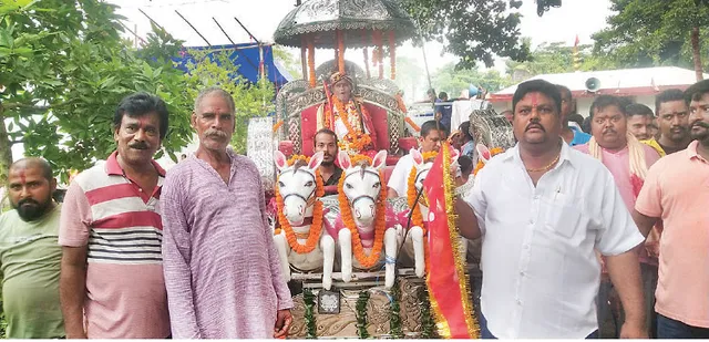 ଗଡ଼ଚାରିପଡ଼ାରେ ରାଜତନ୍ତ୍ରର ଝଲକ, ଅଭିଷିକ୍ତ ହେଲେ ନୂଆ ସାଆନ୍ତ