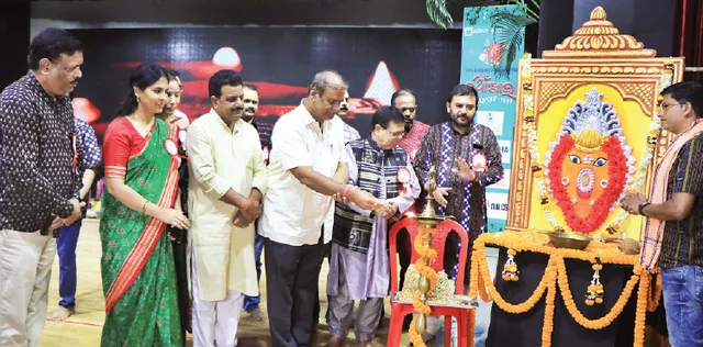 ସମ୍ବଲପୁରୀ ଗୀତର ତାଳେ ତାଳେ ଝୁମିଲେ ନେତା, ମନ୍ତ୍ରୀ