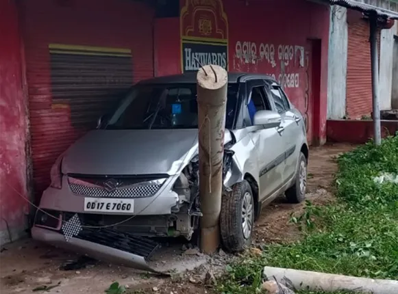 ନୂଆପଡ଼ା ଉପଜିଲ୍ଲାପାଳଙ୍କ କାର୍‌ ଧକ୍କାରେ ବାଇକ୍ ଆରୋହୀ ଗୁରୁତର