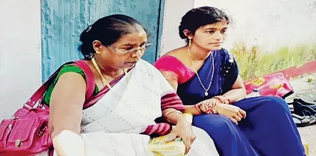 ଘରୋଇ ବିବାଦ: ସ୍ବାମୀ ଓ ପୁଅକୁ ପାଇବା ଦାବିରେ ତାଲା ଭାଂଗି କ୍ବାର୍ଟର ସମ୍ମୁଖରେ ଧାରଣା ଦେଲେ ସ୍ବପ୍ନା