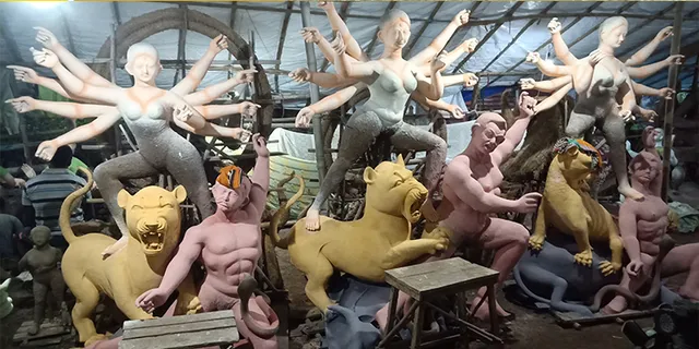 ଆସୁଛନ୍ତି ମା’: ସବୁଠି ବ୍ୟାପକ ପ୍ରସ୍ତୁତି, ପଶ୍ଚିମବଙ୍ଗ କାରିଗରଙ୍କ ଡେରା