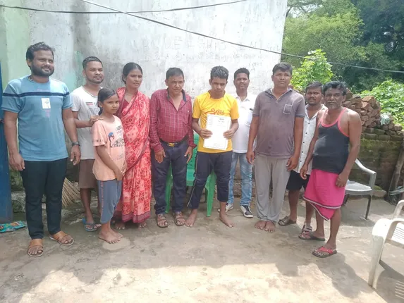 ୮ ବର୍ଷ ପରେ ନିଖୋଜ ଯୁବକ ଘରକୁ ଫେରିଲେ