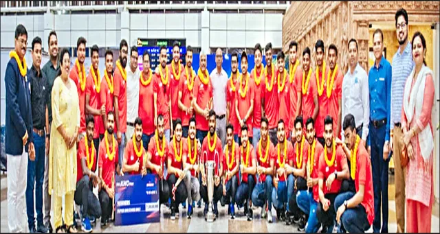 ଟ୍ରଫି ନେଇ ଫେରିଲେ ଜଗରନଟ୍ସ: ଭବ୍ୟ ସ୍ବାଗତ ସମ୍ବର୍ଦ୍ଧନା‌ରେ ଭାବବିହ୍ବଳ ହେଲା ପୂରା ଦଳ