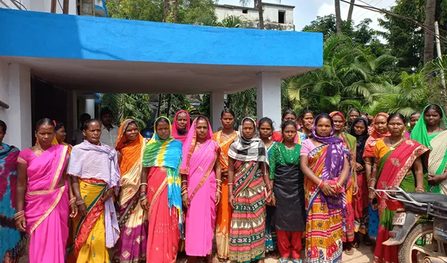 ସହି ହେଲାନି ବିଦ୍ୟୁତ କାଟ, ଟାଟା ପାୱାର କାର୍ଯ୍ୟାଳୟ ଘେରିଲେ ମହିଳା