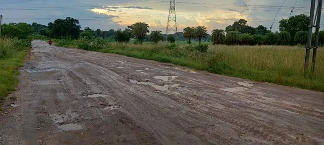 ଜମି ଅଧିଗ୍ରହଣ ନକରି ରାସ୍ତା ନିର୍ମାଣ: ୯ ବର୍ଷ ହେଲା ୩୪ ଚାଷୀ କ୍ଷତିପୂରଣ ପାଇଁ ଦୌଡ଼ୁଛନ୍ତି