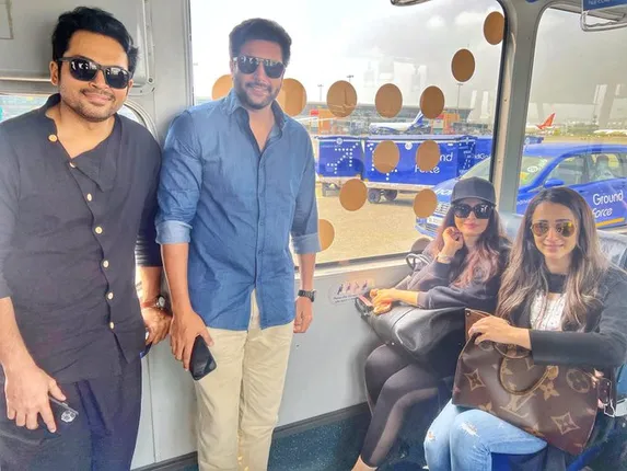 ପୋନିୟିନ୍ ସେଲଭାନ୍ ଫିଲ୍ମର ପ୍ରମୋସନ୍ ପାଇଁ ଦିଲ୍ଲୀରେ ପହଞ୍ଚିଲେ ଅଭିନେତ୍ରୀ ତ୍ରିଶା, ଐଶ୍ବର୍ଯ୍ୟା ଓ ଟିମ୍‌