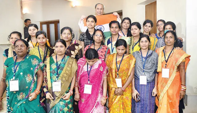 ମୁଖ୍ୟମନ୍ତ୍ରୀଙ୍କୁ ଭେଟିଲେ ତିନି ଜିଲ୍ଲାର ମିସନ ଶକ୍ତି ସଭ୍ୟା