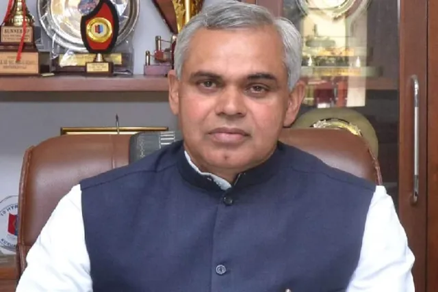 ହିନ୍ଦୁମାନେ ୧ ନମ୍ବର ଠକ: ଗୁଜୁରାଟ ରାଜ୍ୟପାଳଙ୍କ ବୟାନକୁ ନେଇ ବିବାଦ