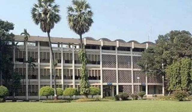 କଶ୍ମୀର ସମସ୍ୟା ସମାଧନ ପିଟିସନ୍‌ ଦାଏର କରିଥିବା ‘ଆଇଆଇଟି’ ସ୍ନାତକଙ୍କୁ ୫୦ ହଜାର ଟଙ୍କା ଜରିମାନା କଲେ ସୁପ୍ରିମ୍‌ କୋର୍ଟ