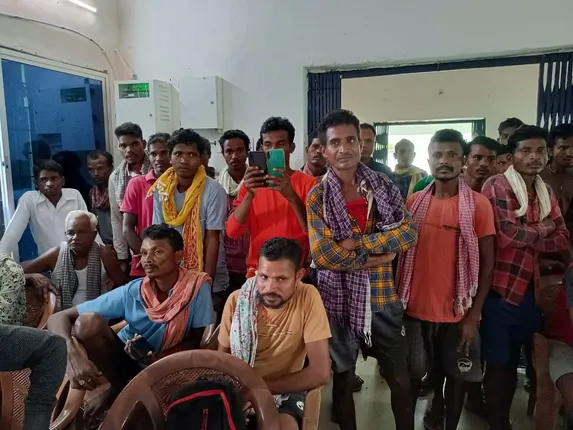 ଓଡ଼ିଶା ଜଙ୍ଗଲରୁ ଗଛ କାଟିବା ଘଟଣା: ଛତିଶଗଡ଼ର ଗ୍ରାମବାସୀ କହିଲେ- ଆଗାମୀ ଦିନରେ ଏହି ପ୍ରକାରର ଭୁଲ କରିବୁ ନାହିଁ