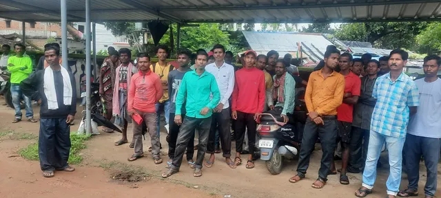 କ୍ରସର ଓ ପଥର କୁଆଁରି ବନ୍ଦ ନେଇ ଦାବି; ଉପଜିଲ୍ଲାପାଳଙ୍କ ନିକଟରେ ପକ୍ଷ ରଖିଲେ ଗ୍ରାମବାସୀ