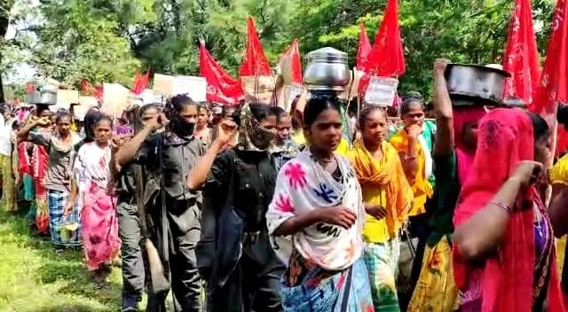 ନକ୍ସଲ ପାଳିଲେ ୧୮ତମ ପ୍ରତିଷ୍ଠା ଦିବସ, ନାଚଗୀତରେ ଦୁଲୁକିଲା ଘଂଚ ଜଂଗଲ