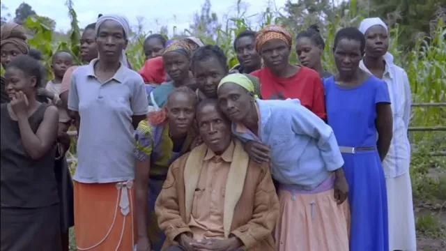 ଗାଁରେ ୧୫ ପତ୍ନୀ ଓ ୧୦୭ ଜଣ ପିଲାପିଲିଙ୍କ ସହ ଏକତ୍ର ରହୁଛନ୍ତି ଏହି ବ୍ୟକ୍ତି