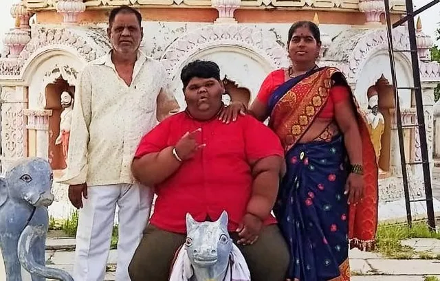 ୧୯ ବର୍ଷୀୟ ଯୁବକର ଓଜନ ୧୨୦ କିଲୋ, ନିଜ ପାଇଁ ଟିକେ ବି ଦୁଃଖ କରନ୍ତିନି ମଧୁସୂଦନ