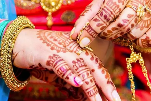 ଜମି ବିକି ବାନ୍ଧବୀଙ୍କୁ ପଠାଇଲେ ବିଦେଶ, ମିଳିଲା ଏମିତି ଧୋକା କାନ୍ଦୁଛନ୍ତି ଯୁବକ