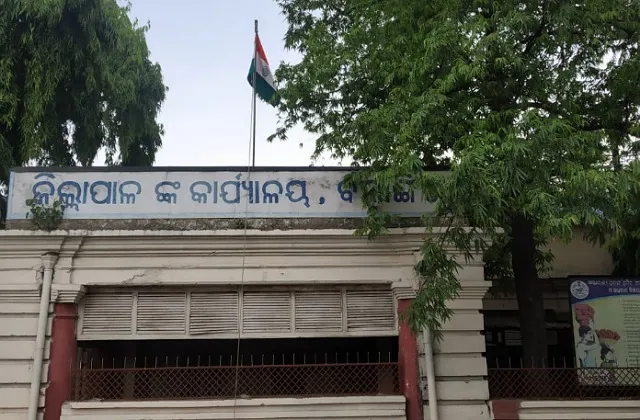 ସିନ୍ଧେକେଲା ପଲ୍ଲିଶ୍ରୀ ହାଇସ୍କୁଲ୍‌ ଜମି ହଡ଼ପ: ଜିଲ୍ଲାପାଳଙ୍କ ନିର୍ଦ୍ଦେଶ ପରେ ବି  ଫେରିନି