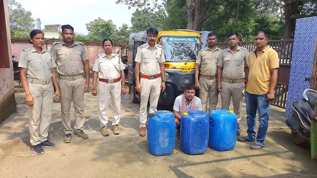 କାମାକ୍ଷାନଗର ଅବକାରୀ ବିଭାଗ ତରଫରୁ ଚଢ଼ାଉ, ମଦ ଜବତ ୩ ଅଭିଯୁକ୍ତ ଗିରଫ