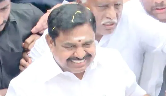 ଅଦାଲତଙ୍କ ଆଦେଶ ବଳରେ ଦଳର ମୁଖ୍ୟରୂପେ ‘ଏଆଇଏଡିଏମ୍‌କେ’ ଅଫିସ୍‌କୁ ଫେରିଲେ ପଲନୀସ୍ବାମୀ