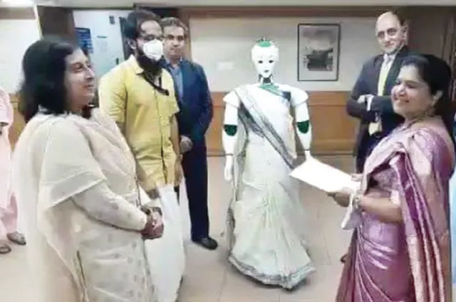 ଋଣ ନେବାକୁ ବ୍ୟାଙ୍କରେ ପହଞ୍ଚିଲା ରୋବଟ୍‌