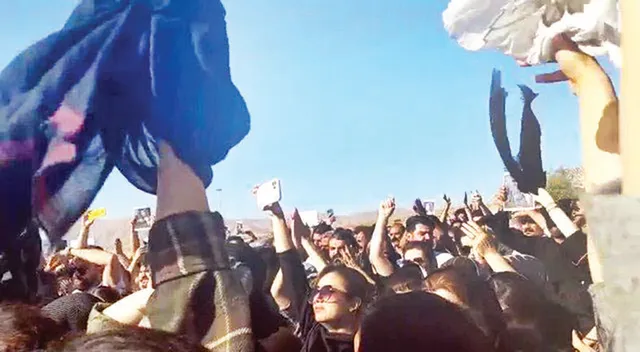 ଧାର୍ମିକ କଟକଣା ବିରୋଧରେ ଇରାନରେ ବିକ୍ଷୋଭ