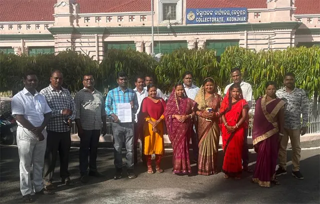 ସ୍ଥାନୀୟ ନିଯୁକ୍ତି ଦାବିରେ ଜିଲ୍ଲାପାଳଙ୍କୁ ଫେରାଦ ହେଲେ