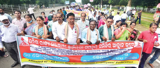 ୧୦ଦଫା ଦାବି ନେଇ କେନ୍ଦ୍ରୀୟ ସମାବେଶ, ଓଡ଼ିଶା ରାଜ୍ୟ କର୍ମଚାରୀ ସମନ୍ବୟ ସମିତି ପକ୍ଷରୁ ଧାରଣା