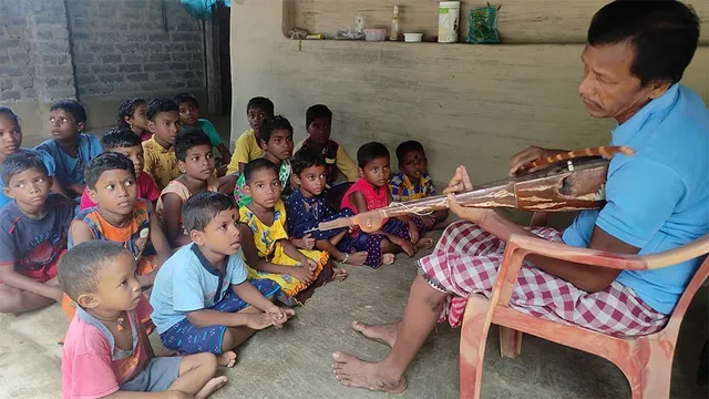 ଆଜି ଗୁରୁଦିବସ: ଆଦିବାସୀ ପିଲାଙ୍କ ପାଇଁ ଆଲୋକବର୍ତ୍ତିକା ‘ଶ୍ରୀନାଥ’