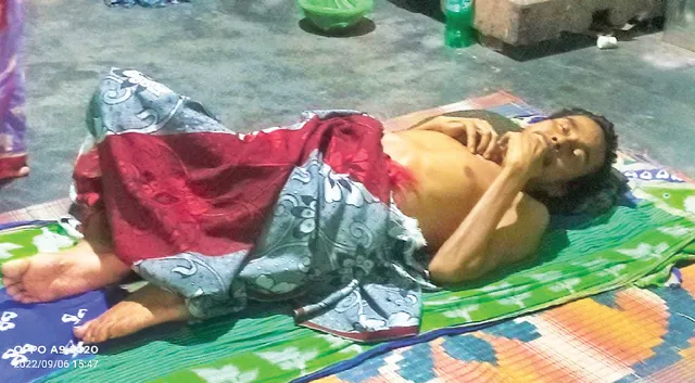 କିଡ୍‌ନି ରୋଗାକ୍ରାନ୍ତଙ୍କୁ ମିଳୁନି ଚିକିତ୍ସା ସହାୟତା, ସାହାଯ୍ୟର ଭିକ୍ଷା ମାଗୁଛନ୍ତି ସ୍ତ୍ରୀ-ପିଲା