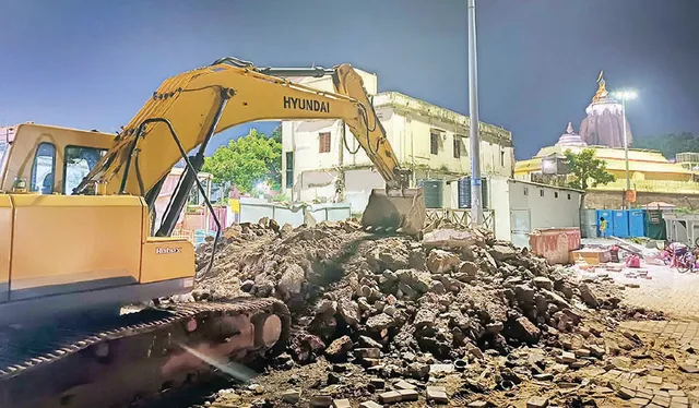 ହଜିଗଲା ୨୫୦ ବର୍ଷର ଅସ୍ତିତ୍ବ,: ‌ରାତି ଅଧରେ ମାଟିରେ ମିଶାଇଦେଲେ ସାନଛତା ମଠ