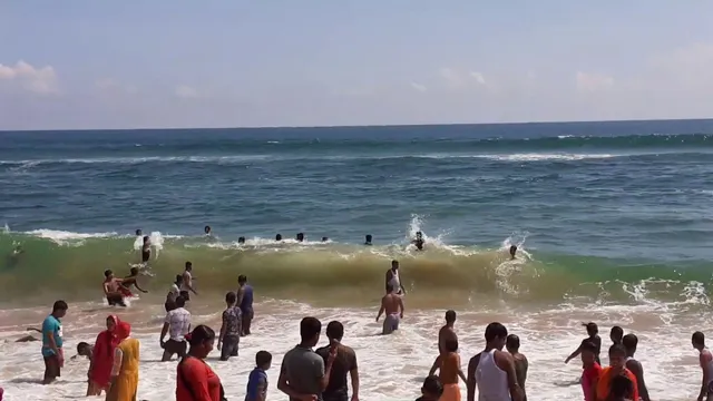 ସମୁଦ୍ର କୂଳରେ ପିକନିକ କରୁଥିବାବେଳେ ଢେଉରେ ଭାସିଗଲେ ଗୋଟିଏ ପରିବାରର ୪ ସଦସ୍ୟ