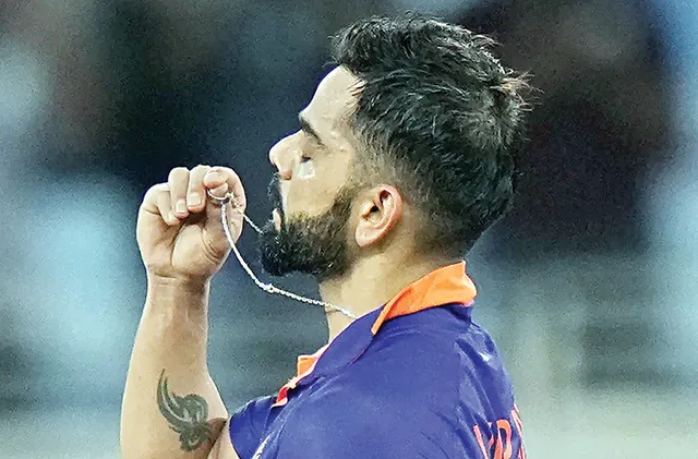 ପ୍ରଥମ ଦିନିକିଆ: କୋହଲିଙ୍କ ଶତକରେ ଭାରତ ବିଜୟୀ