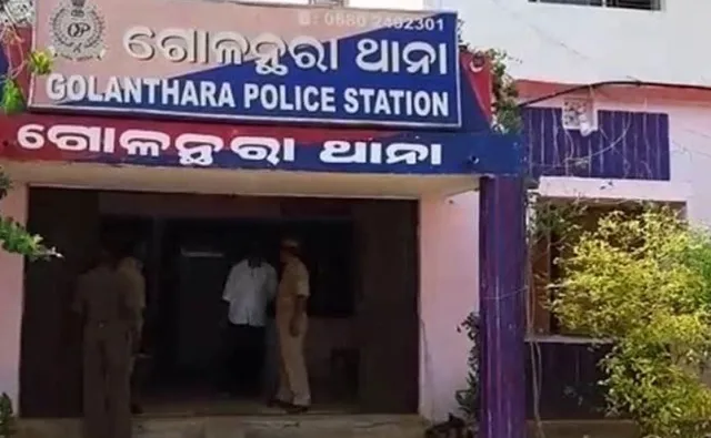 ନକଲି ମଦ କାରଖାନା ଉପରେ ପୁଲିସର ଚଢ଼ାଉ