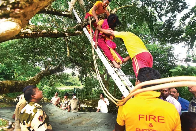 ନବୀନ ନିବାସ ନିକଟରେ ମହିଳାଙ୍କ ହଙ୍ଗାମା