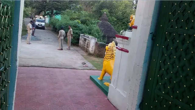 ଦେବଗଡ଼ ଶ୍ରୀ ଜଗନ୍ନାଥ ମନ୍ଦିରରେ ତାଲା ପଡ଼ିବା ଘଟଣା: ଉଭୟ ପକ୍ଷରୁ ଥାନାରେ ଏତଲା, ପୁଲିସ୍‌ ଉପସ୍ଥିତିରେ ତାଲା ଖୋଲିଲା 